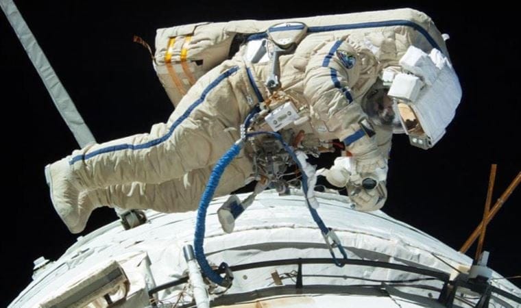 Rus kozmonotlar uzay yürüyüşüne çıktı… İşte o anlar