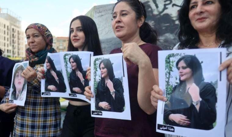 İran’dan zorunlu başörtüsü üzerine yasal düzenleme