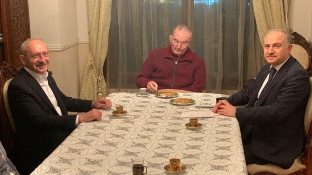 Kılıçdaroğlu, Deniz Baykal’ı ziyaret etti