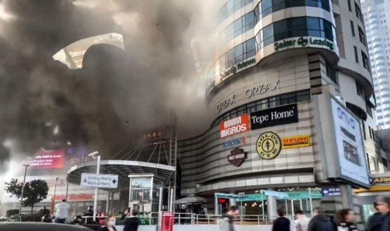 Son Dakika: İstanbul’da Metrocity AVM’de yangın: Dumanlar yükseliyor!