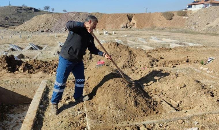 Annesi cenazesini kabul etmedi… Zihinsel engelli Zühal, mezarlık görevlilerince defnedildi