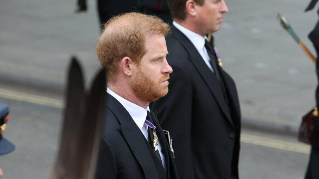 Gündemden düşmeyen Prens Harry halkın desteğini de kaybediyor