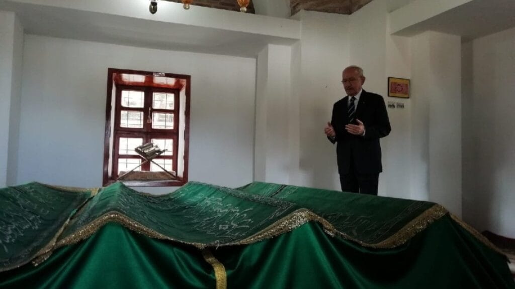 Kılıçdaroğlu, Seyyid Mahmud Hayrani türbesini ziyaret etti