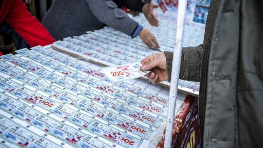 Milli Piyango yılbaşı çekiliş sonuçları: Büyük ikramiye ve amorti kazanan numaralar belli oldu