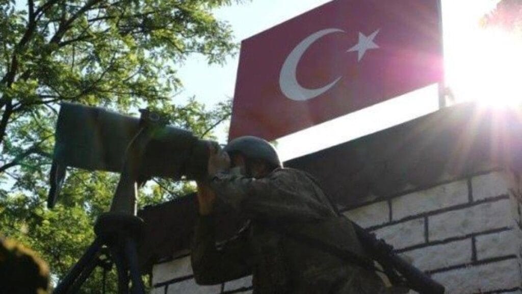 Yunanistan’a geçmeye çalışan 8’i FETÖ, 2si PKK/KCK’lı 15 kişi yakalandı