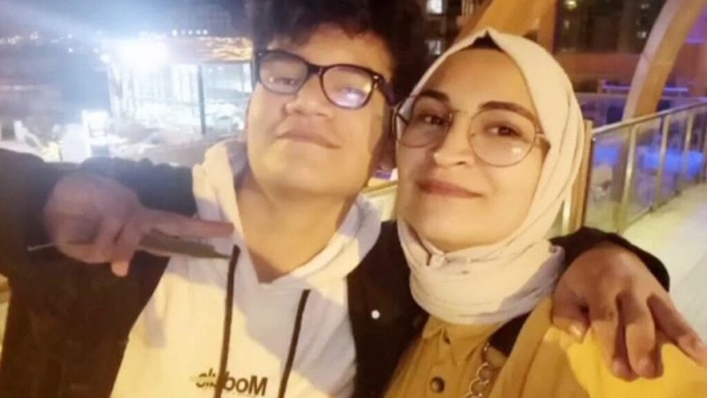 Birbirine sarılı bulunan Hilal hemşire ve kardeşi toprağa verildi