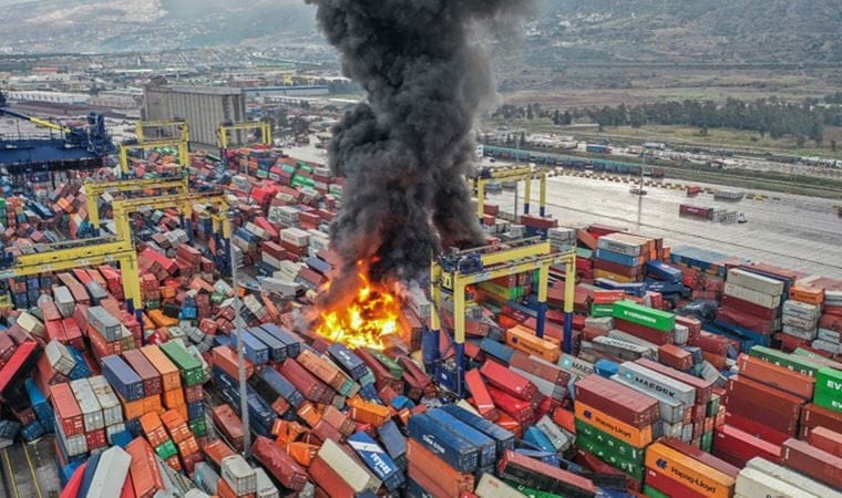 Depremin ardından İskenderun Limanı’nda yangın