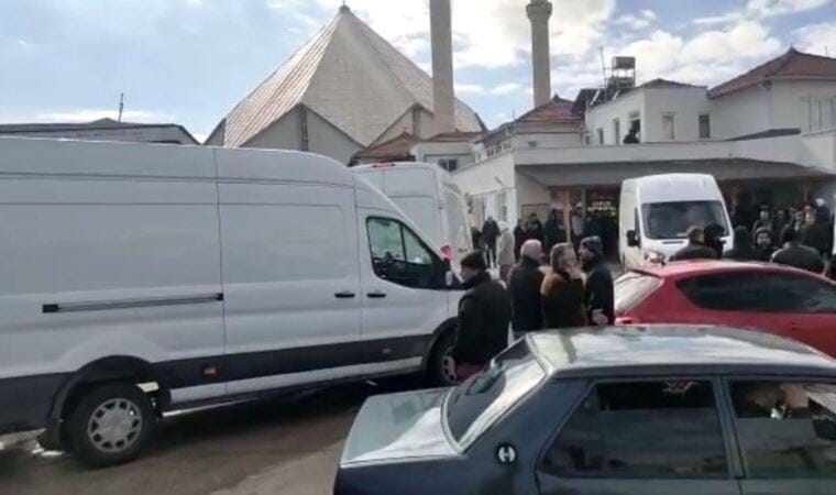 Gaziantep’te cenazelere araç yetişmiyor: Sivil araçlar da taşıyor