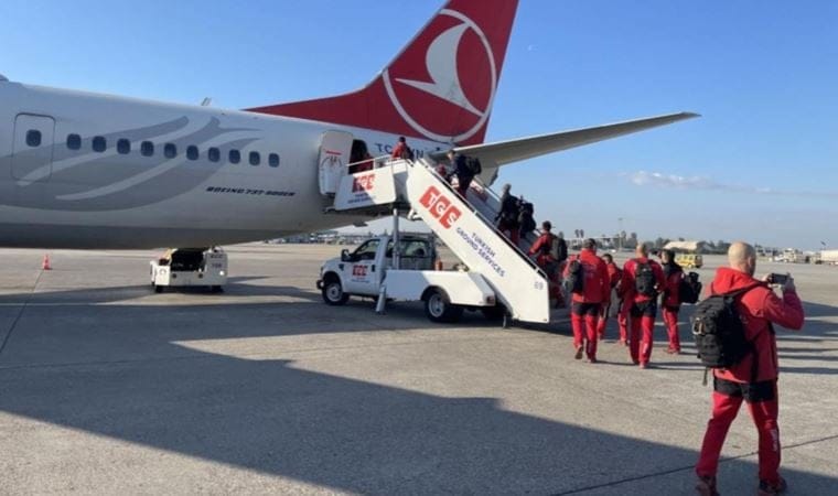 İspanyol kurtarma ekibi güllerle uğurlandı: ‘Güle güle Türkiye’