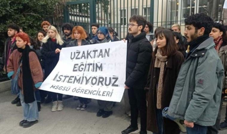 Mimar Sinan öğrencilerinden ‘uzaktan eğitim’ protestosu: ‘Yurtları değil, Saray’ı boşalt’