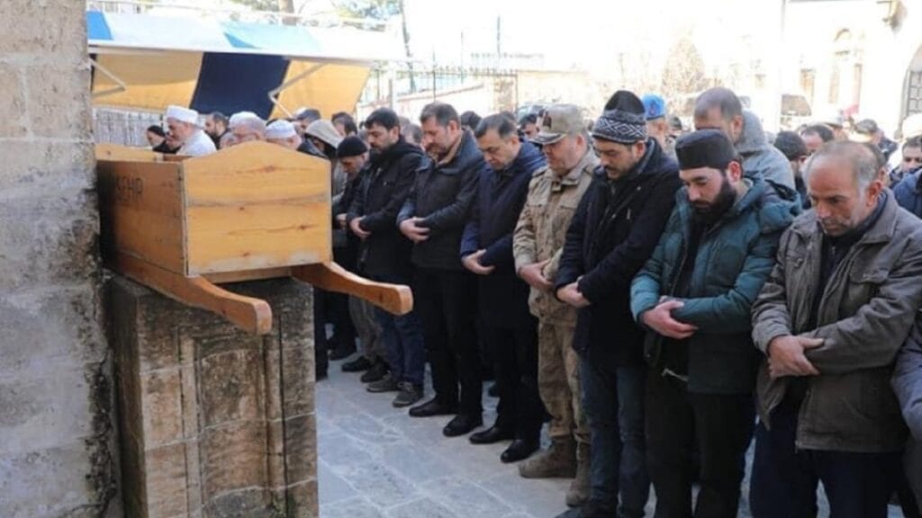 Şanlıurfa’da depremde hayatını kaybedenler son yolculuğuna uğurlanıyor