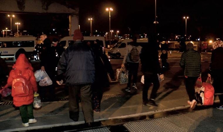 Yenikapı İDO İskelesi’ne 35 depremzede getirildi