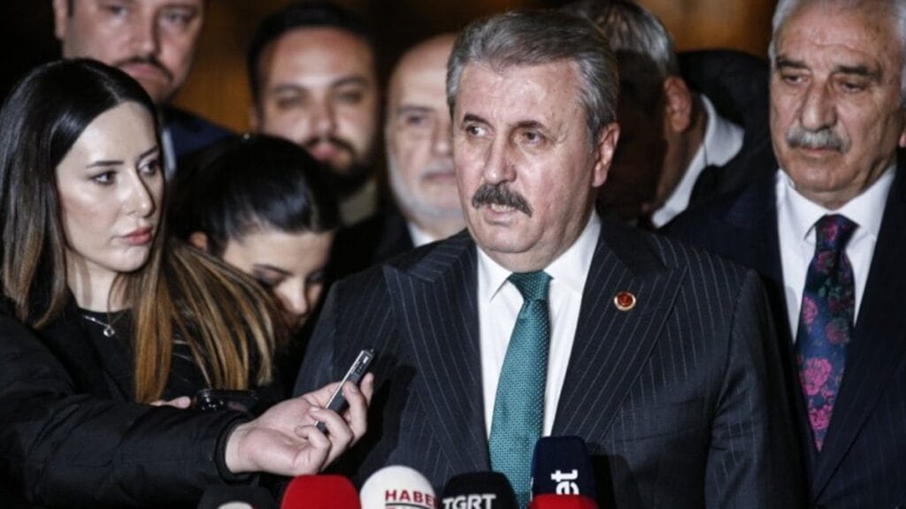 Mustafa Destici’den,Devlet Bahçeli’nin ‘Öcalan’ çıkışına tepki: “Devlet, mücadele ettiği terör örgütünden, onun elebaşından yardım istemez”