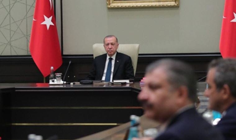 Gözler Kabine’de… Masada neler var?
