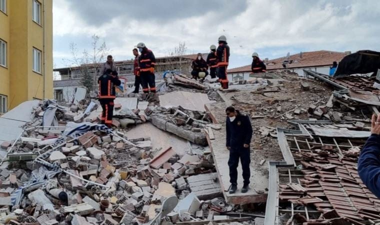 Malatya’da 5 katlı bina çöktü!