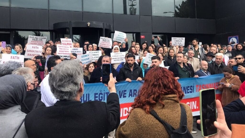 Samatya Hastanesi önünde sağlıkçılardan eylem