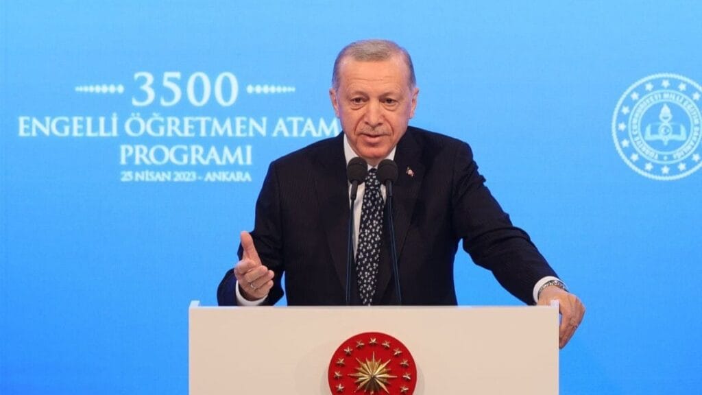 Cumhurbaşkanı Erdoğan’dan engelli öğretmeni acı acı güldüren sözler