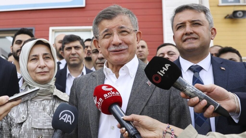 Ahmet Davutoğlu’ndan  CHP’ye gönderme,Erdoğan’a destek: ‘Altılı masanın oluşturduğu yumuşama olmasa yüzde 37’ye çıkabilecek miydiniz?’
