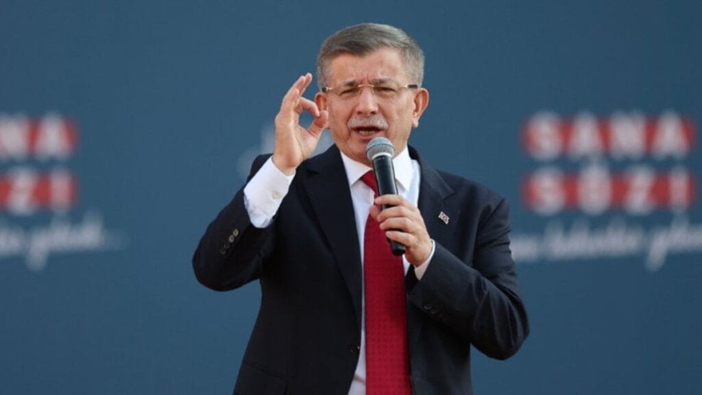 Davutoğlu: YSK ile ilgili ortaya saçılan iddialar çok vahim