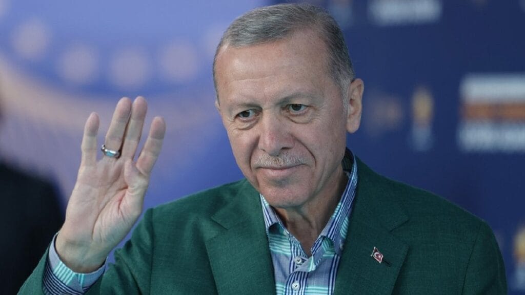 Erdoğan: Öyle dergilerle mergilerle Erdoğan’a saldırmak işi çözmez