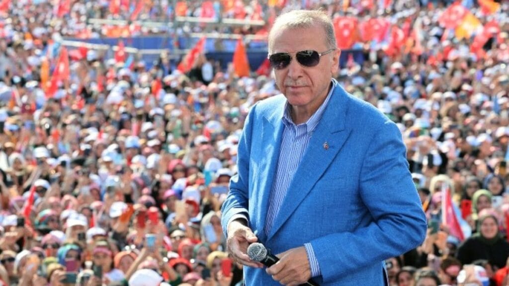 Erdoğan’ın İstanbul mitinginde skandal görüntüler