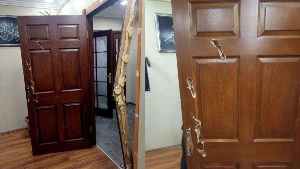 CHP’li belediyeye baltayla saldırıp makam odasını parçaladılar