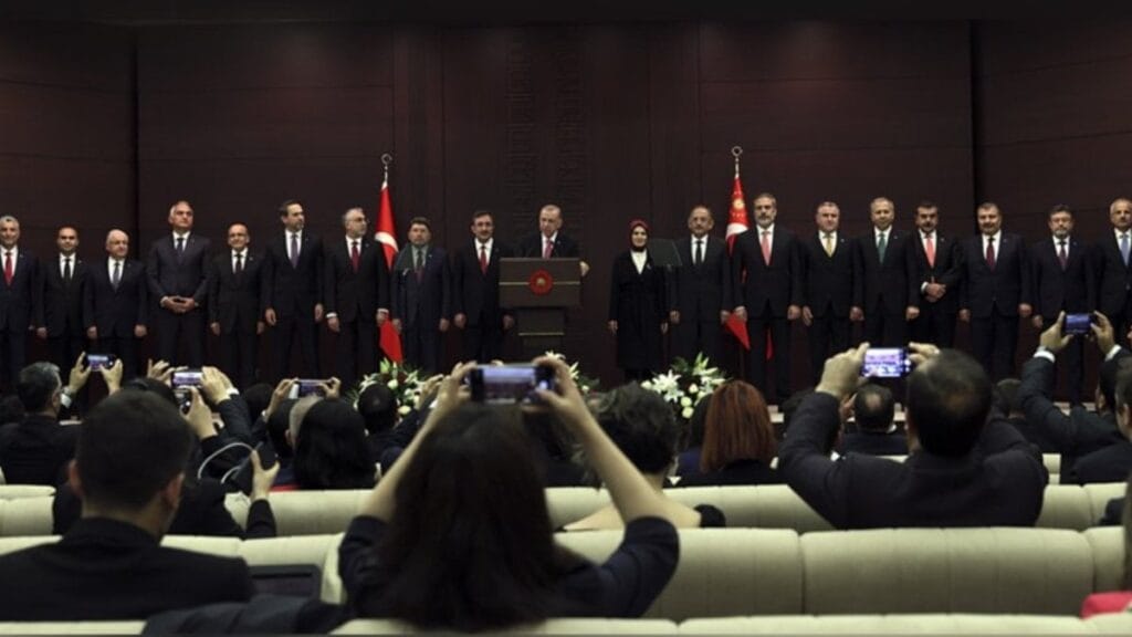 Yeni kabinenin şifreleri: Dikkat çeken bakanlar