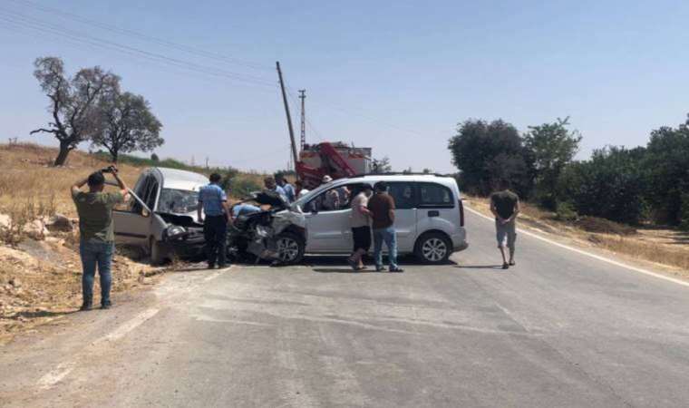 Gaziantep’te iki hafif ticari araç çarpıştı: 1 ölü, çok sayıda yaralı!
