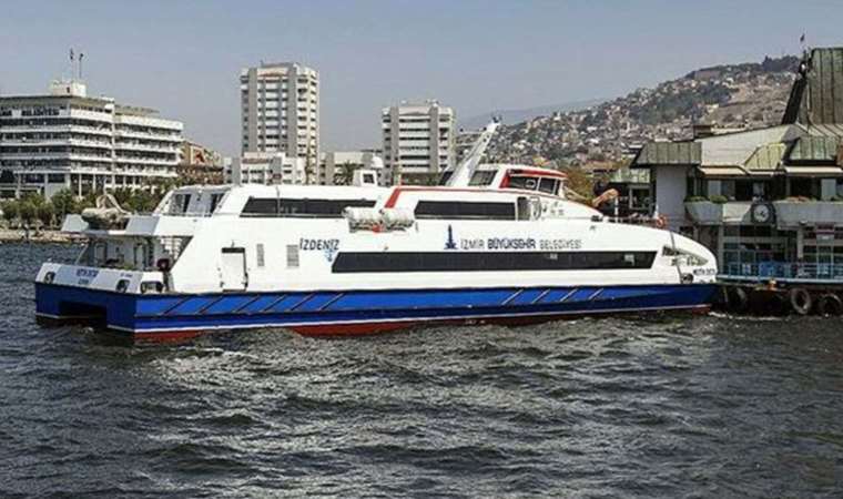 İzmir’de şehir hatları feribotu kıyıya çarptı!