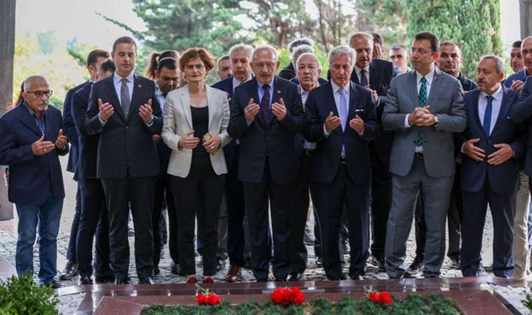 CHP Genel Başkanı Kemal Kılıçdaroğlu Adnan Menderes’in mezarını ziyaret etti