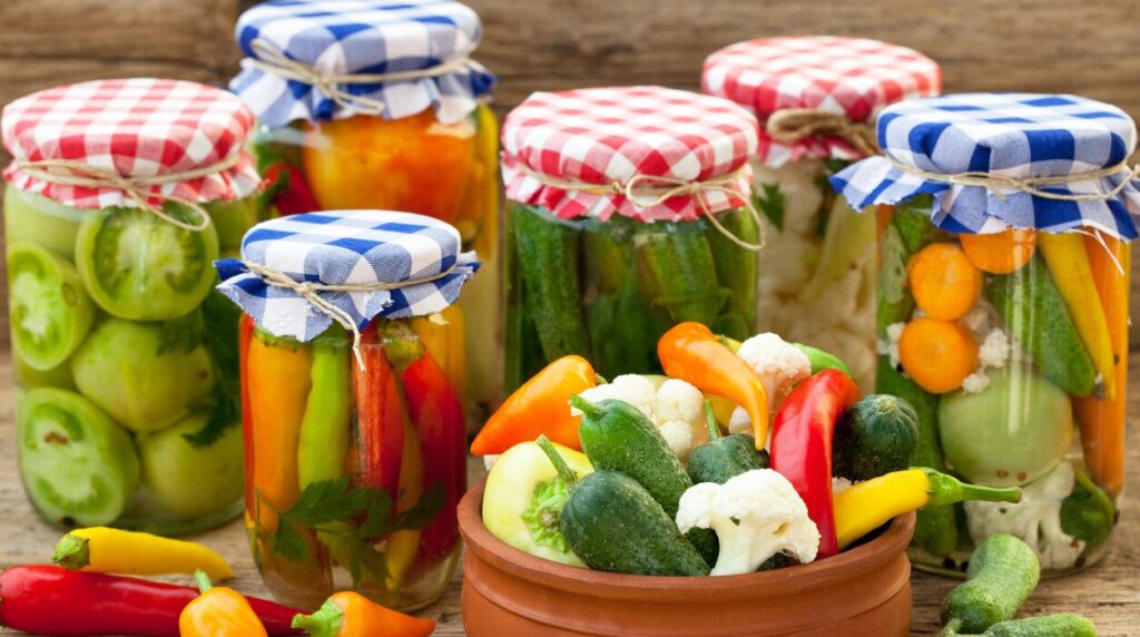 Turşu kurmanın püf noktaları ve turşu hakkında merak edilenler…