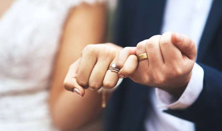 Uzun yıllar evli kalmanın formülü açıklandı: Bu dönemler kritik!