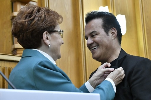 İYİ Parti’nin adayı oldu! Rozetini Meral Akşener taktı