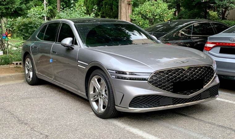 Dünyanın en büyük kaputlu aracı: Genesis G90