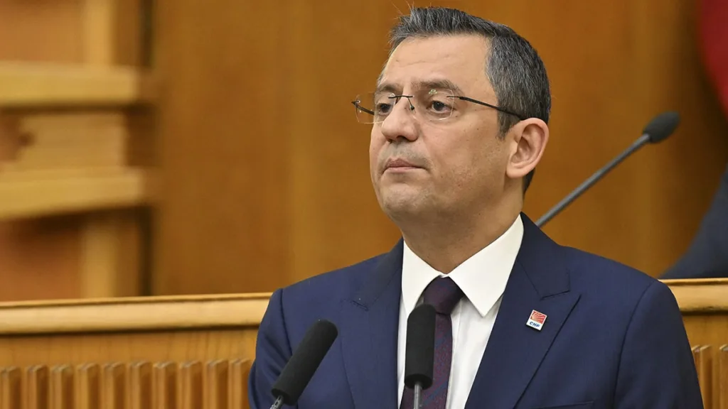 Emekliler için Özgür Özel’den siyasilere çağrı: El ele vereceğiz, emeklinin maaşını önce asgari ücrete çıkaracağız