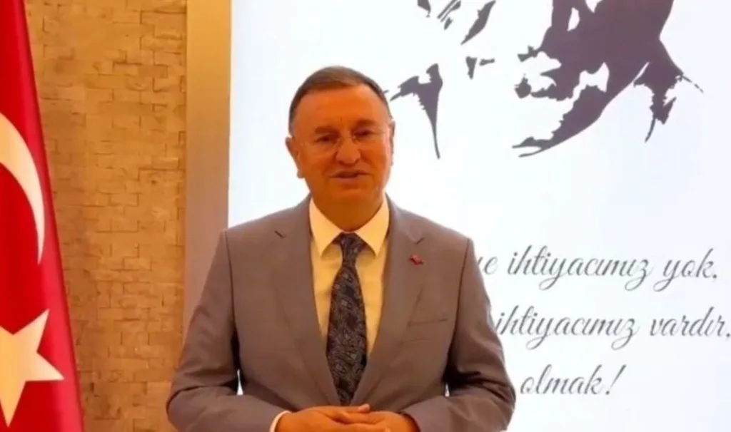 Eski Hatay Büyükşehir Belediye Başkanı Lütfü Savaş CHP’den ihraç edildi