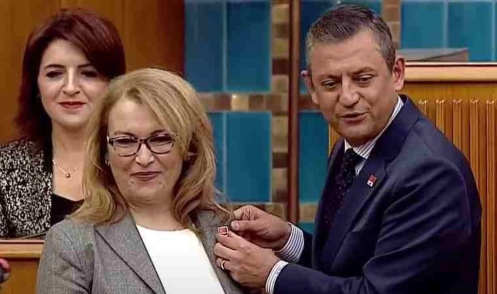 İYİ Parti’den istifa eden İstanbul Milletvekili Ayşe Sibel Yankıömeroğlu CHP’ye geçti