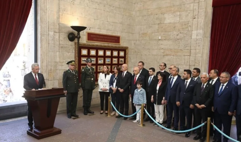 Mansur Yavaş ve CHP’li Ankara ilçe belediye başkanları Anıtkabir’i ziyaret etti