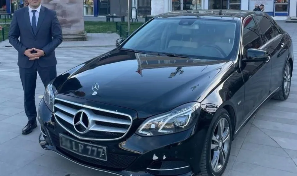 Yeni seçilen Belediye başkanın ilk işi lüks makam aracını satışa çıkarmak oldu