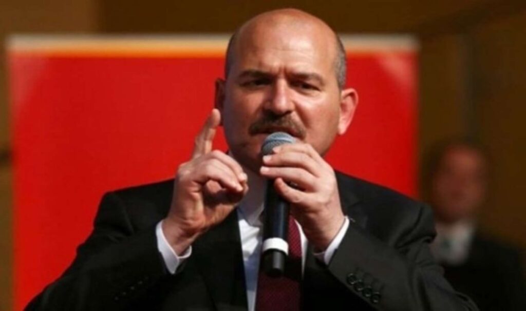 Süleyman Soylu salonu terk etti!