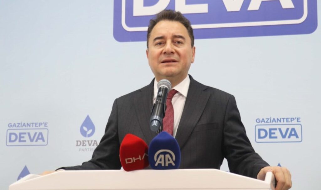 DEVA Partisi Lideri Ali Babacan açıkladı:Erdoğan Bakü’ye 1860 kişi ile birlikte gitmiş