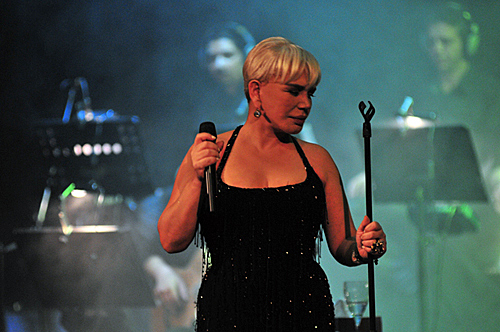 Dolandırıcıların hedefinde bu defa Sezen Aksu vardı:  220 bin TL dolandırdılar