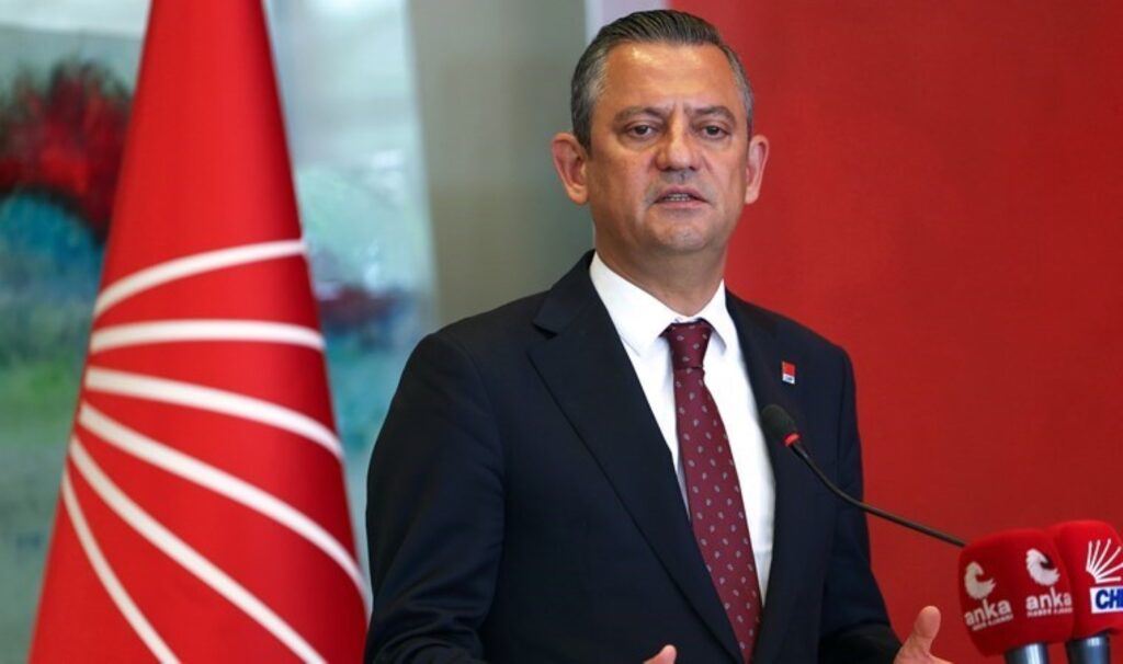 CHP Genel Başkanı Özgür Özel: İstanbul ve Ankara Büyükşehir Belediyemiz itfaiyeleri İzmir’deki yangına müdahale için yoldalar