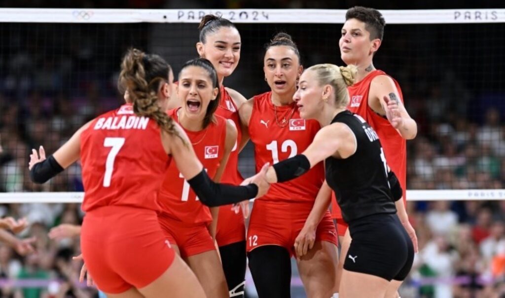 Altın madalya yolunda İtalya’ya yenildik: Filenin Sultanları bronz madalya maçına çıkacak!