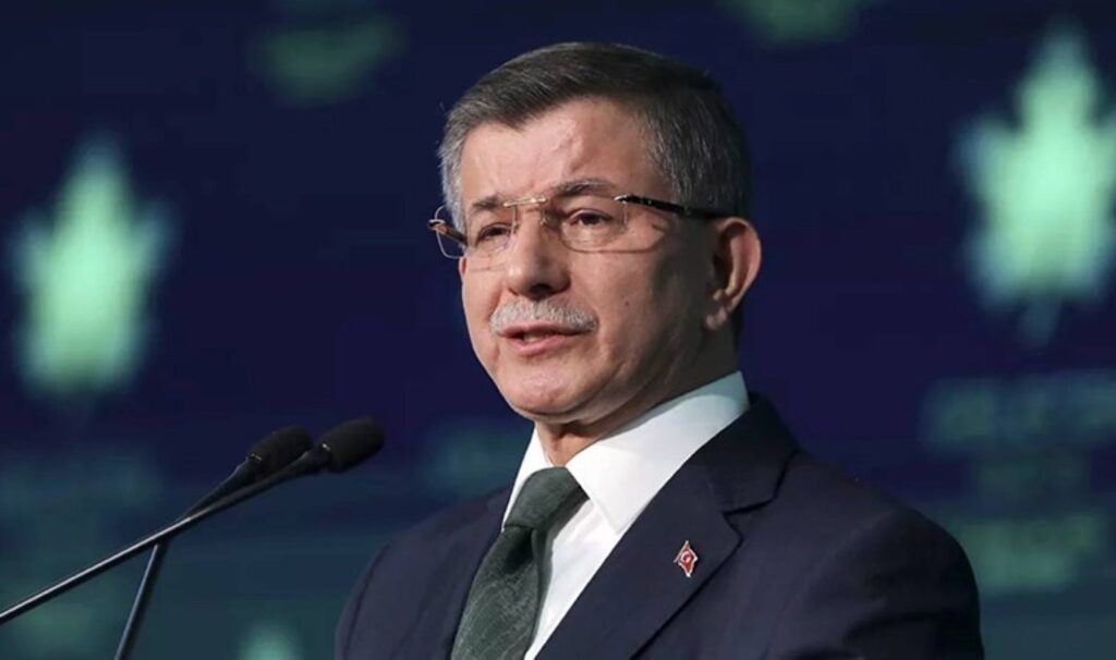 Ahmet Davutoğlu ‘AKP’ flörtüne açıklık getirdi: ‘Ben kurucu ilkelere hep sadık kaldım’