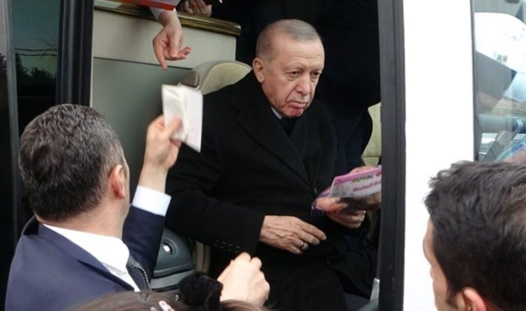 Erdoğan’a evim yok dediği için korumalar tarafından uzaklaştırılmıştı … Valilik’ten açıklama gecikmedi