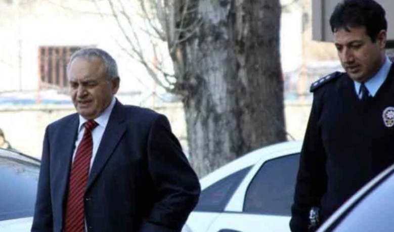 Eski İstihbarat Dairesi Başkanı Sabri Uzun  Erdoğan’a hakaret ettiği gerekçesiyle tutuklama istemi ile mahkemeye sevk edildi