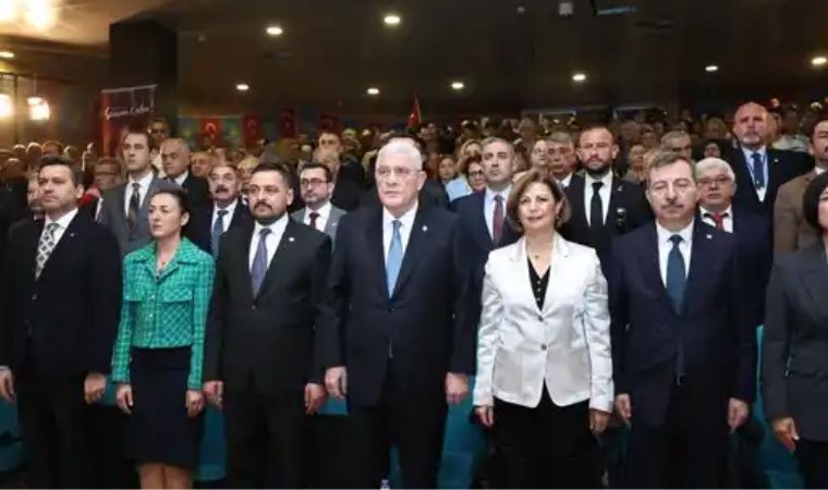 Müsavat Dervişoğlu, partisinin Eskişehir 4. Olağan İl Kongresine katıldı